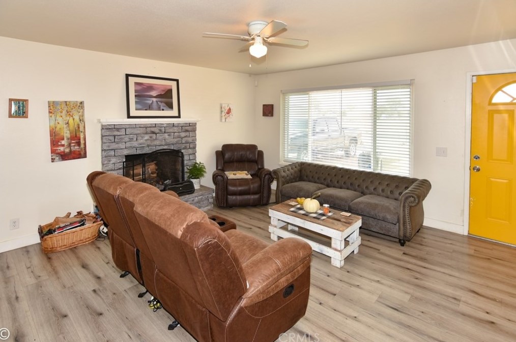 14731 Pawnee Rd, Apple Valley CA  92307-4028 exterior