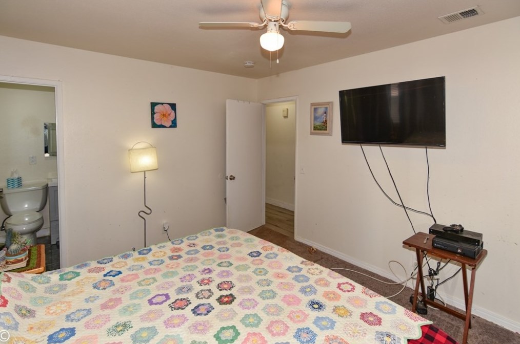 14731 Pawnee Rd, Apple Valley CA  92307-4028 exterior