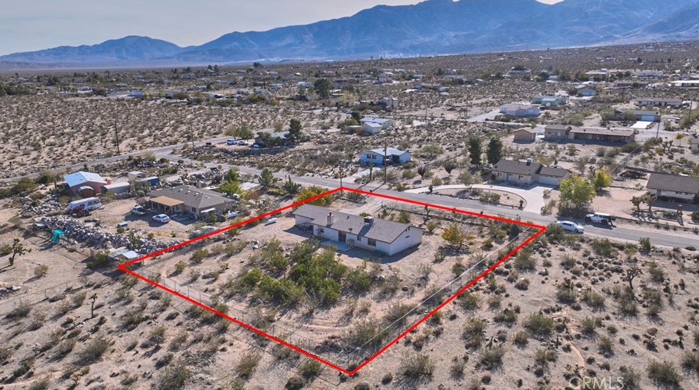 32232 Topaz Rd, Lucerne Valley CA  92356-8563 exterior