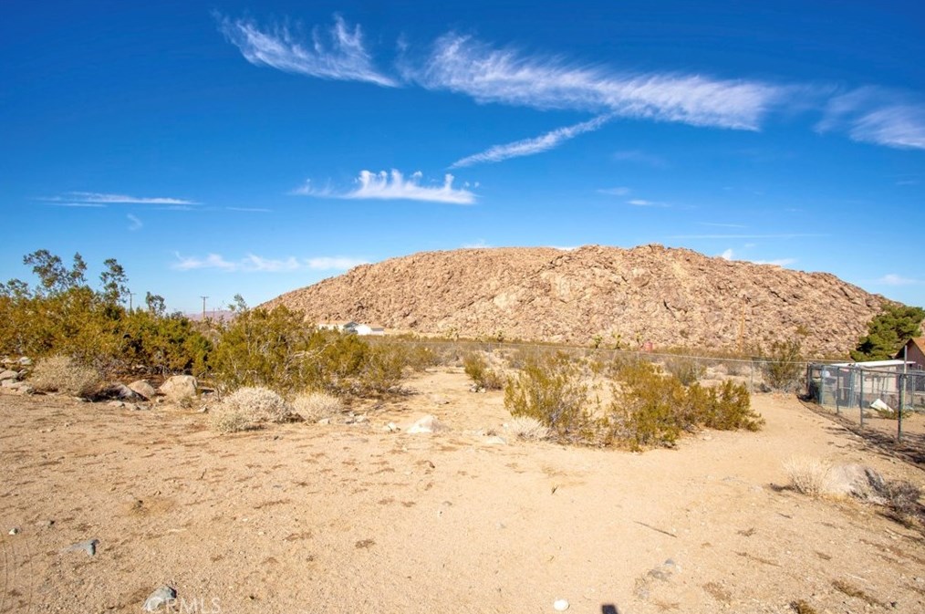 32232 Topaz Rd, Lucerne Valley CA  92356-8563 exterior