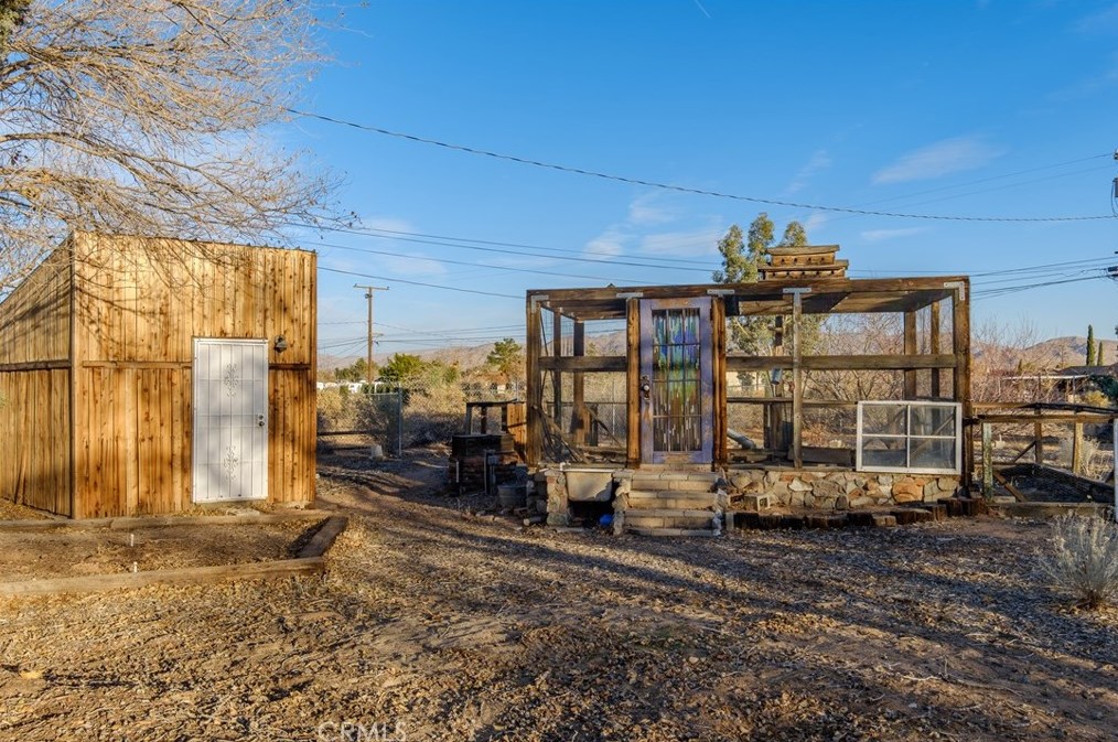 14875 Dakota Rd, Apple Valley CA  92307-3511 exterior