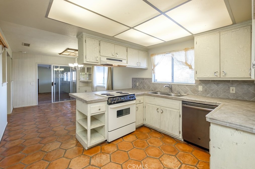 14875 Dakota Rd, Apple Valley CA  92307-3511 exterior