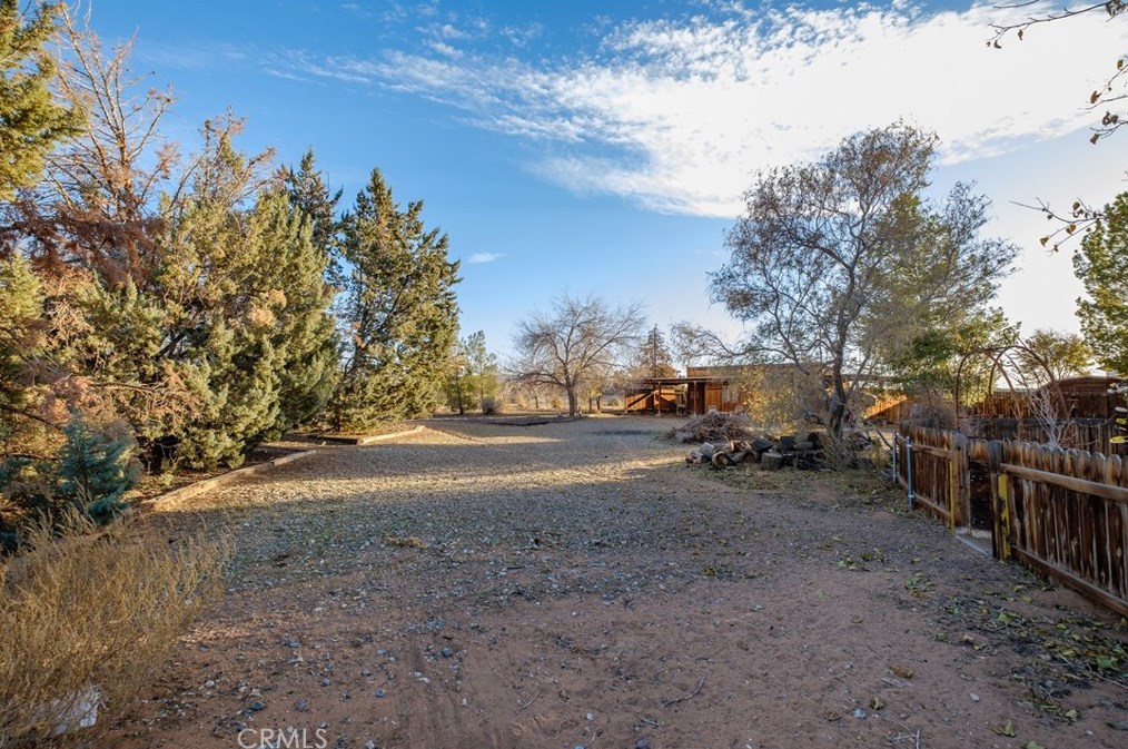 14875 Dakota Rd, Apple Valley CA  92307-3511 exterior