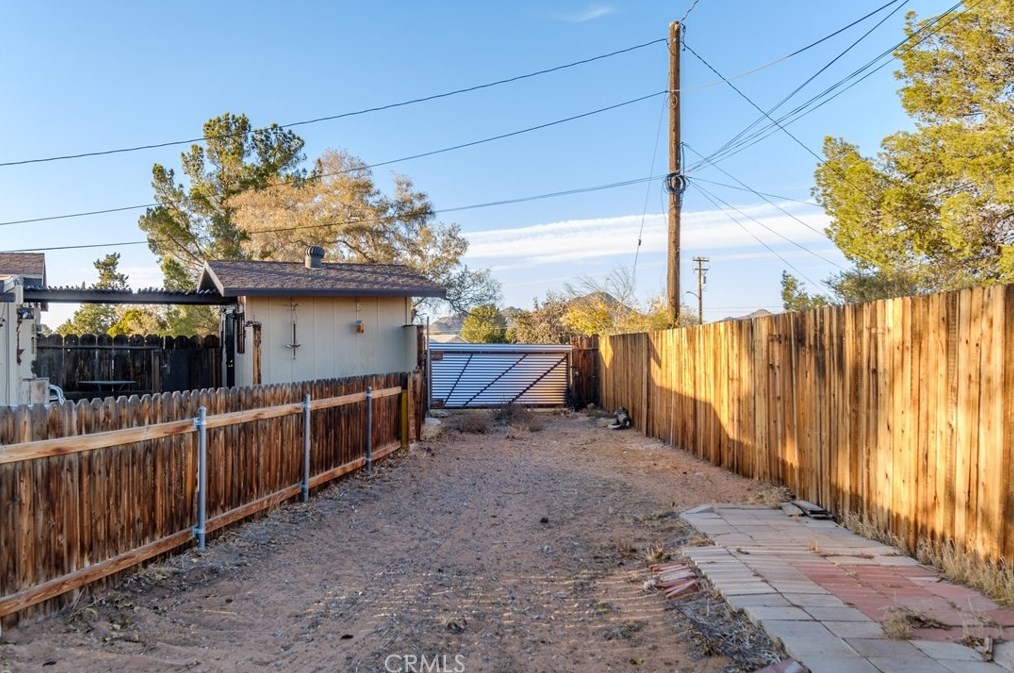 14875 Dakota Rd, Apple Valley CA  92307-3511 exterior