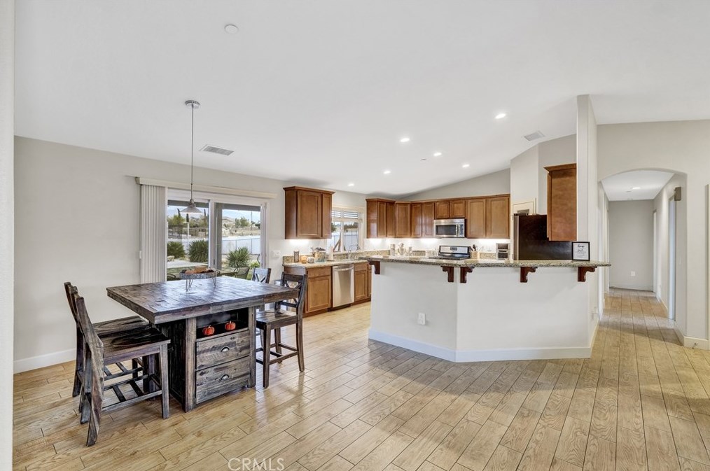 18281 Redding St, Hesperia CA  92345-7163 exterior