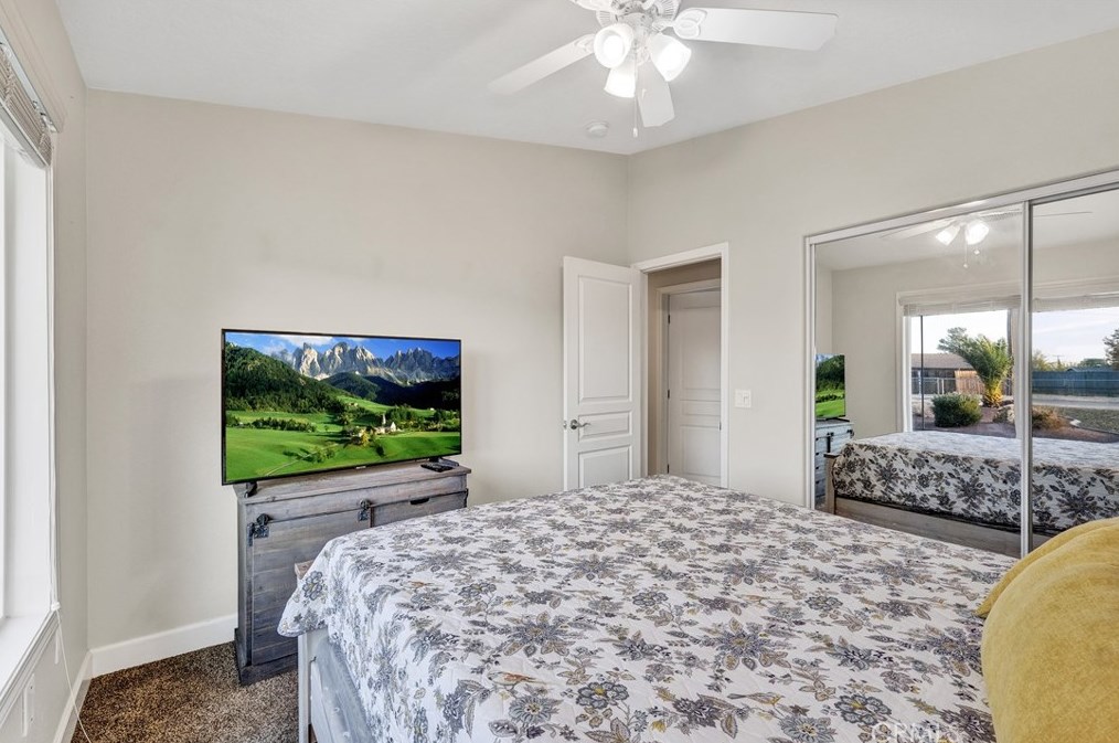 18281 Redding St, Hesperia CA  92345-7163 exterior