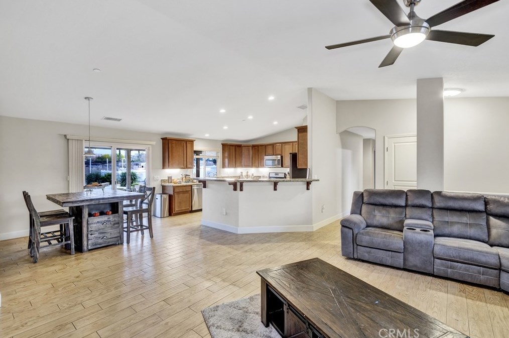 18281 Redding St, Hesperia CA  92345-7163 exterior