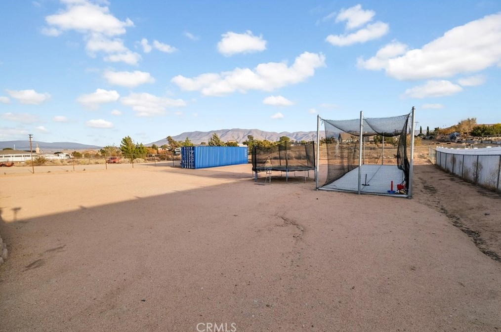 18281 Redding St, Hesperia CA  92345-7163 exterior