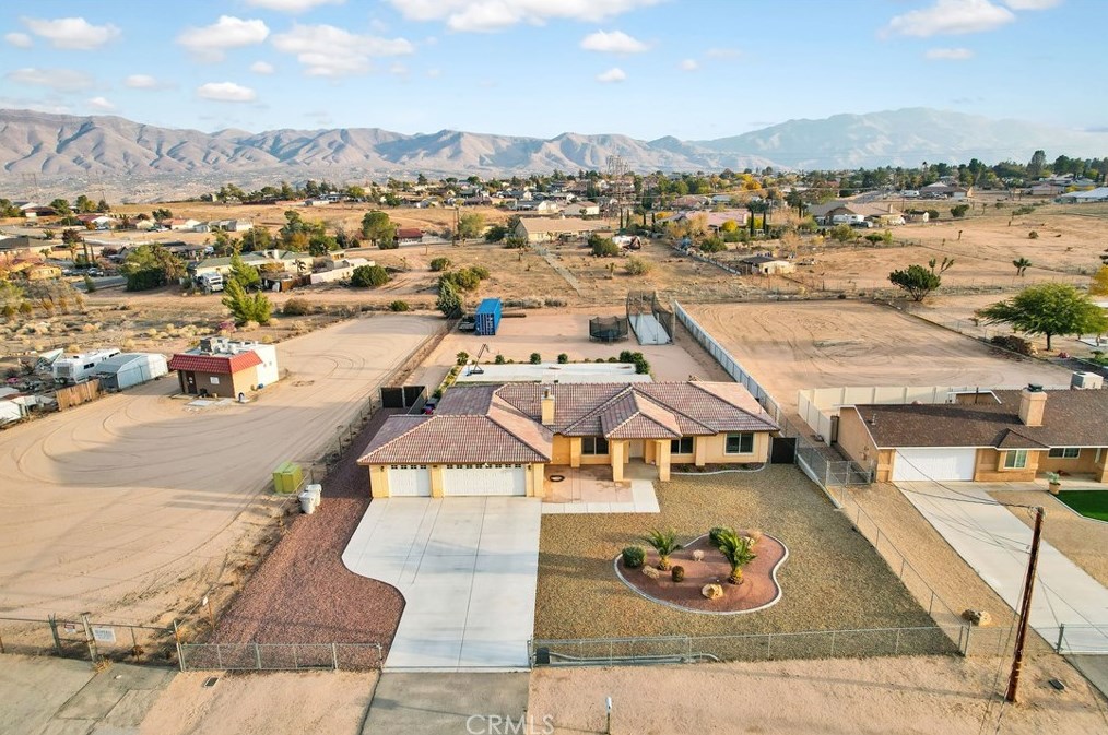 18281 Redding St, Hesperia CA  92345-7163 exterior