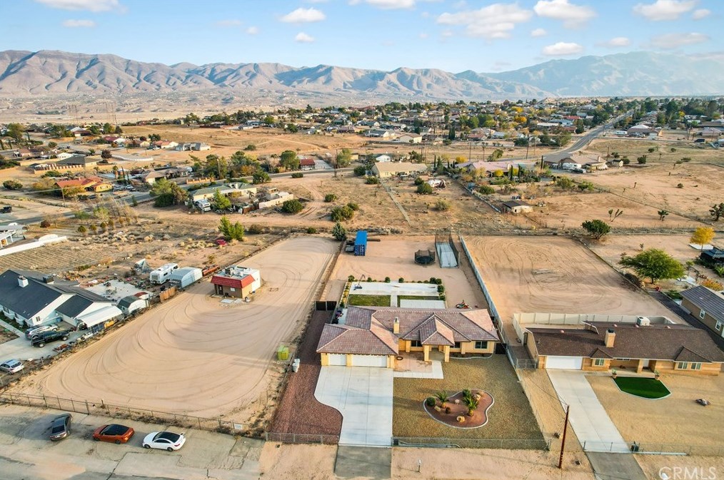 18281 Redding St, Hesperia CA  92345-7163 exterior