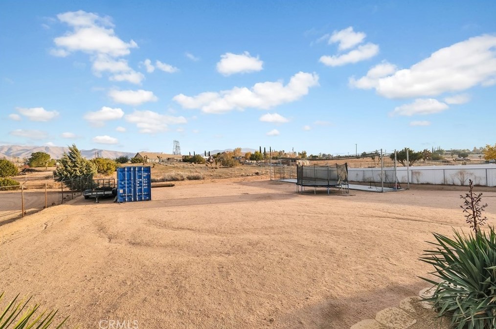 18281 Redding St, Hesperia CA  92345-7163 exterior