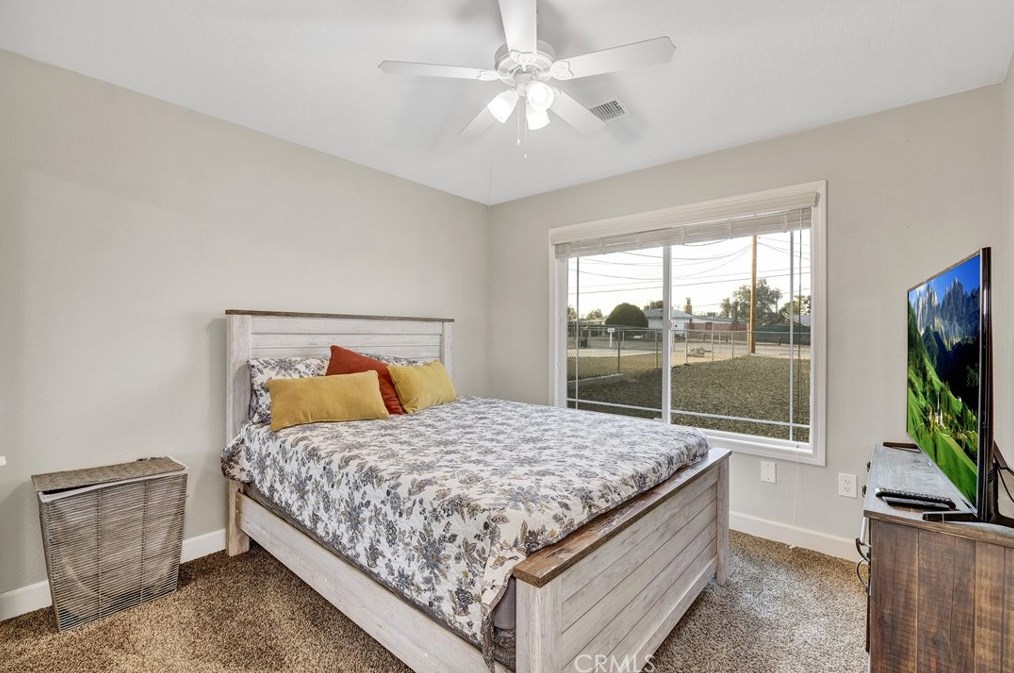 18281 Redding St, Hesperia CA  92345-7163 exterior