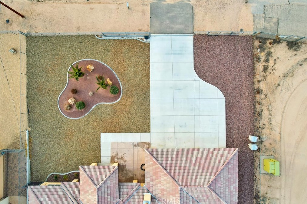 18281 Redding St, Hesperia CA  92345-7163 exterior