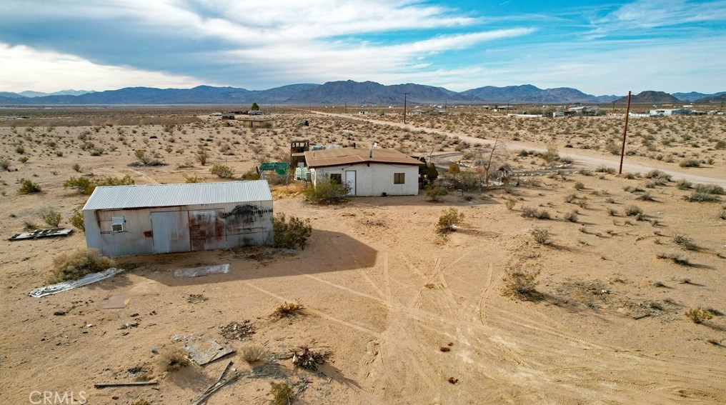 36325 Smoke Bush Rd, Lucerne Valley CA  92356-7511 exterior