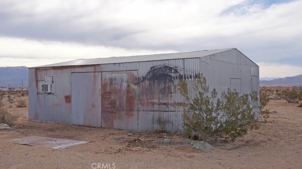 36325 Smoke Bush Rd, Lucerne Valley CA  92356-7511 exterior