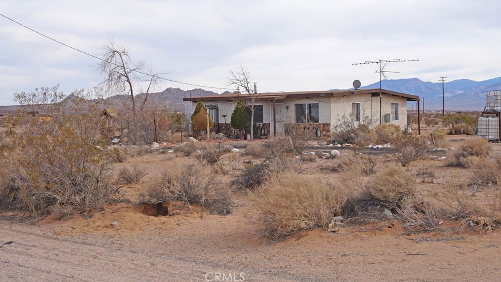 36325 Smoke Bush Rd, Lucerne Valley CA  92356-7511 exterior