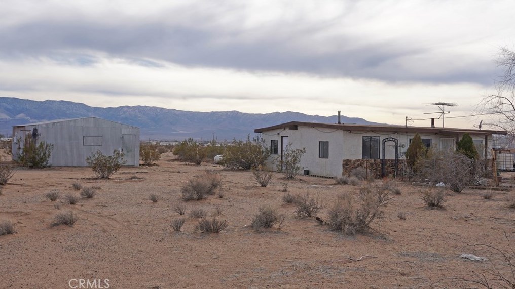36325 Smoke Bush Rd, Lucerne Valley CA  92356-7511 exterior
