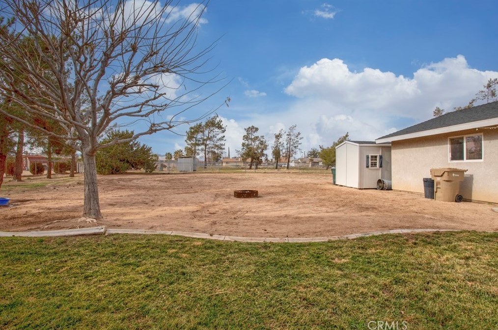 8430 10th Ave, Hesperia CA  92345-3935 exterior