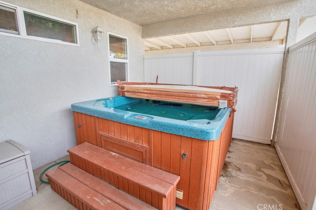 8430 10th Ave, Hesperia CA  92345-3935 exterior