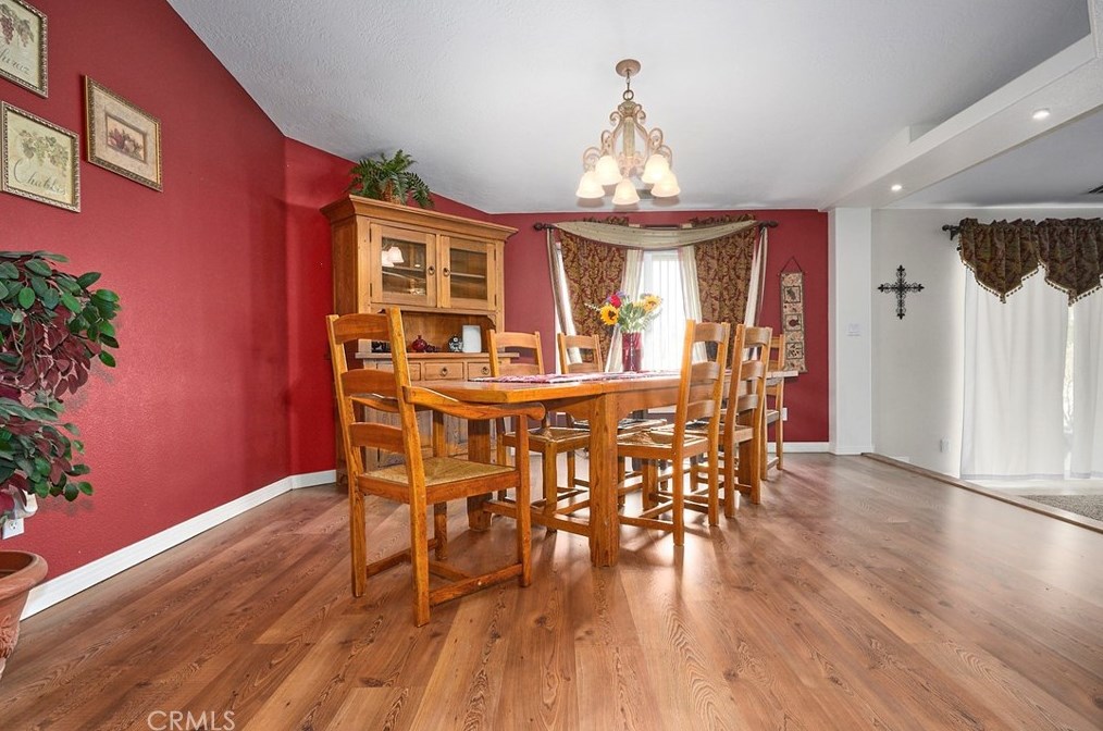 8430 10th Ave, Hesperia CA  92345-3935 exterior