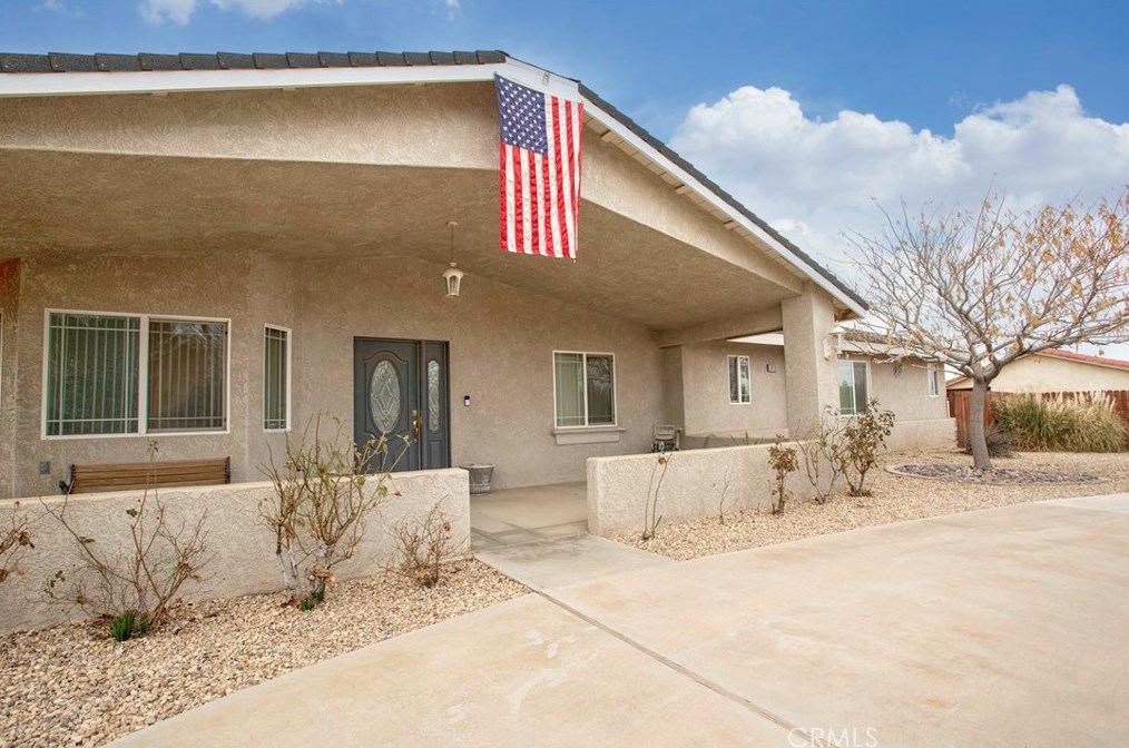 8430 10th Ave, Hesperia CA  92345-3935 exterior