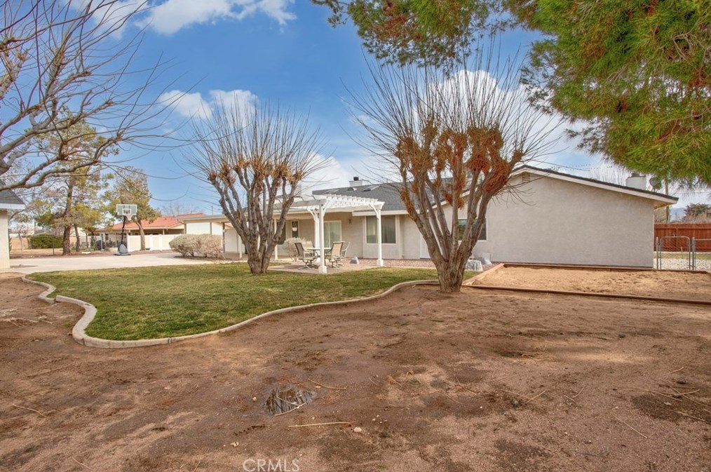 8430 10th Ave, Hesperia CA  92345-3935 exterior