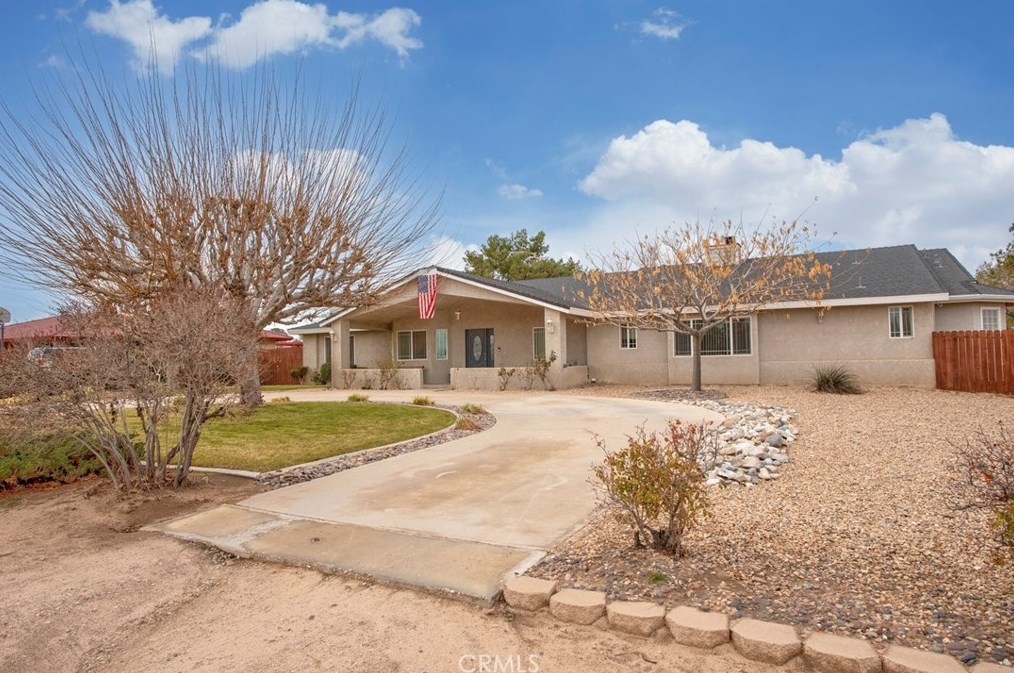 8430 10th Ave, Hesperia CA  92345-3935 exterior