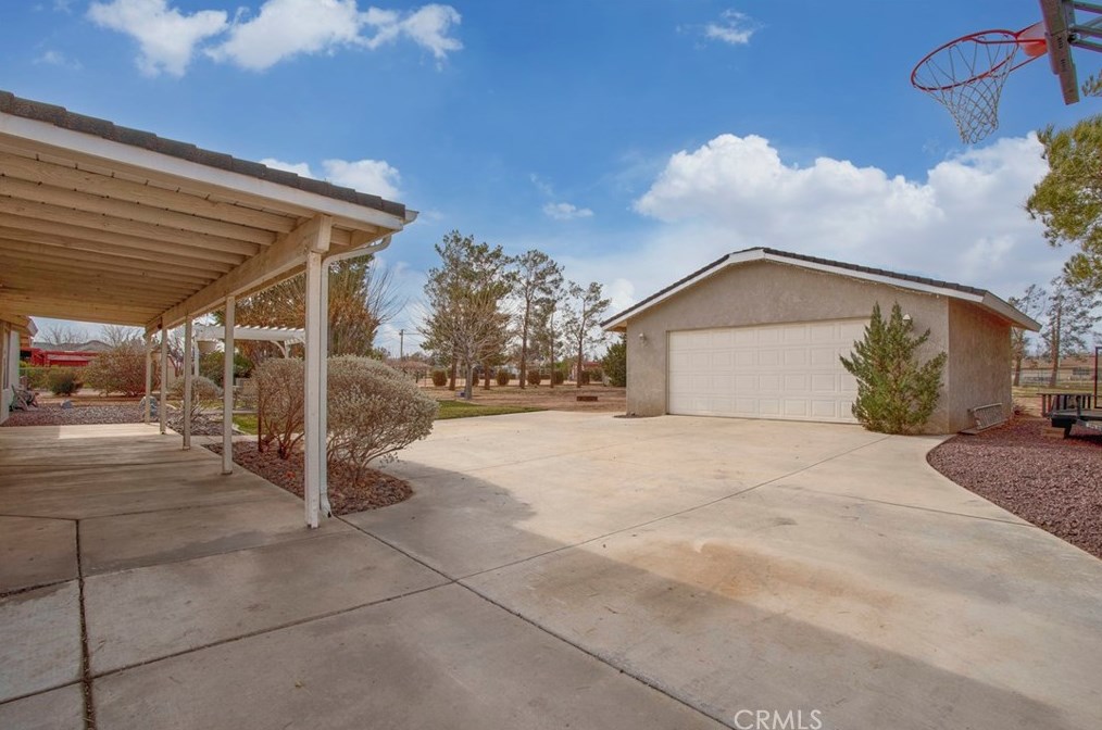 8430 10th Ave, Hesperia CA  92345-3935 exterior