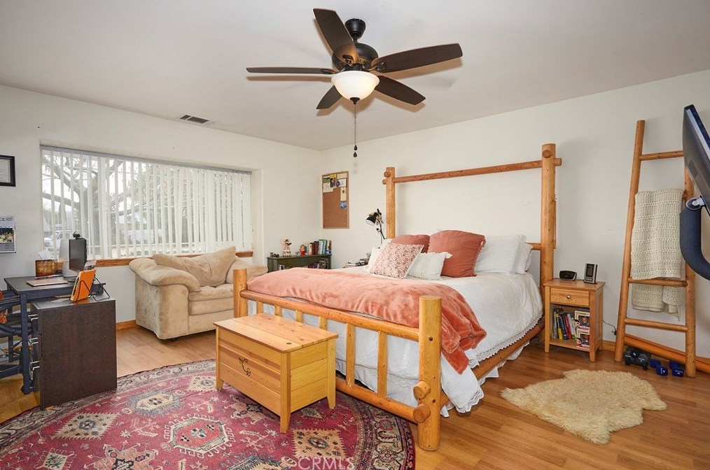 8430 10th Ave, Hesperia CA  92345-3935 exterior