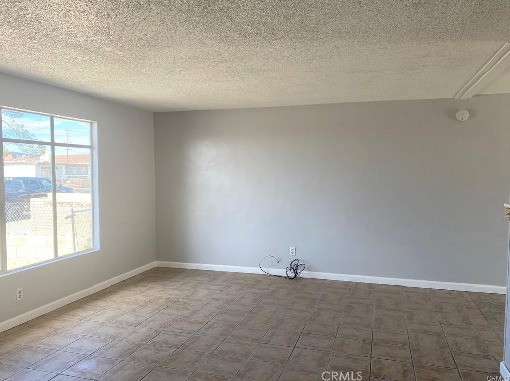 1000 Mojave Dr, Barstow CA  92311-2419 exterior