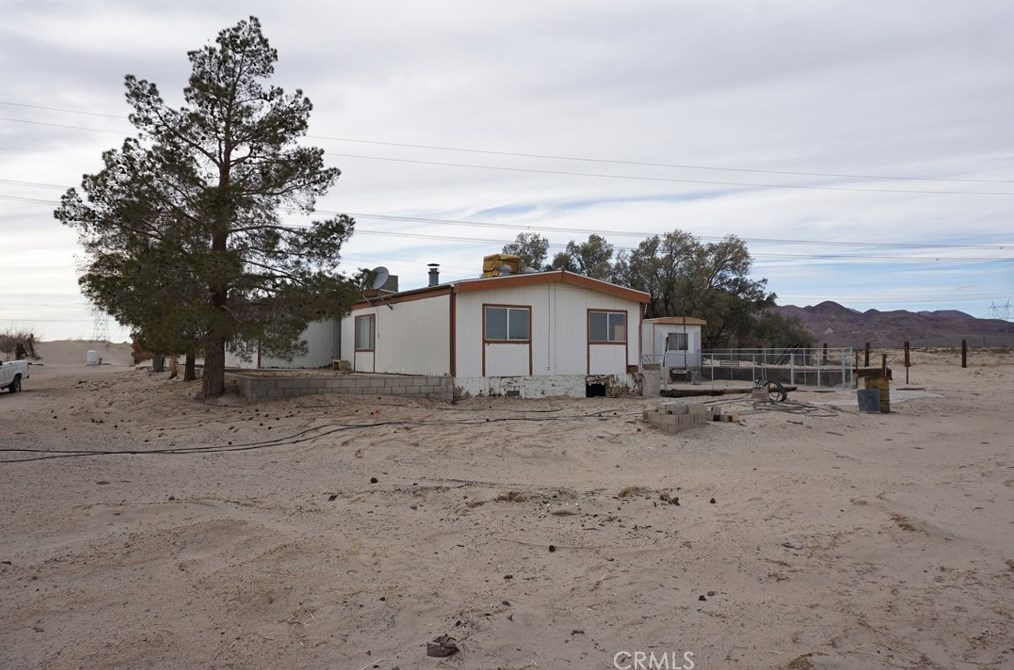 35757 Minneola Rd, Newberry Springs CA  92365-9130 exterior