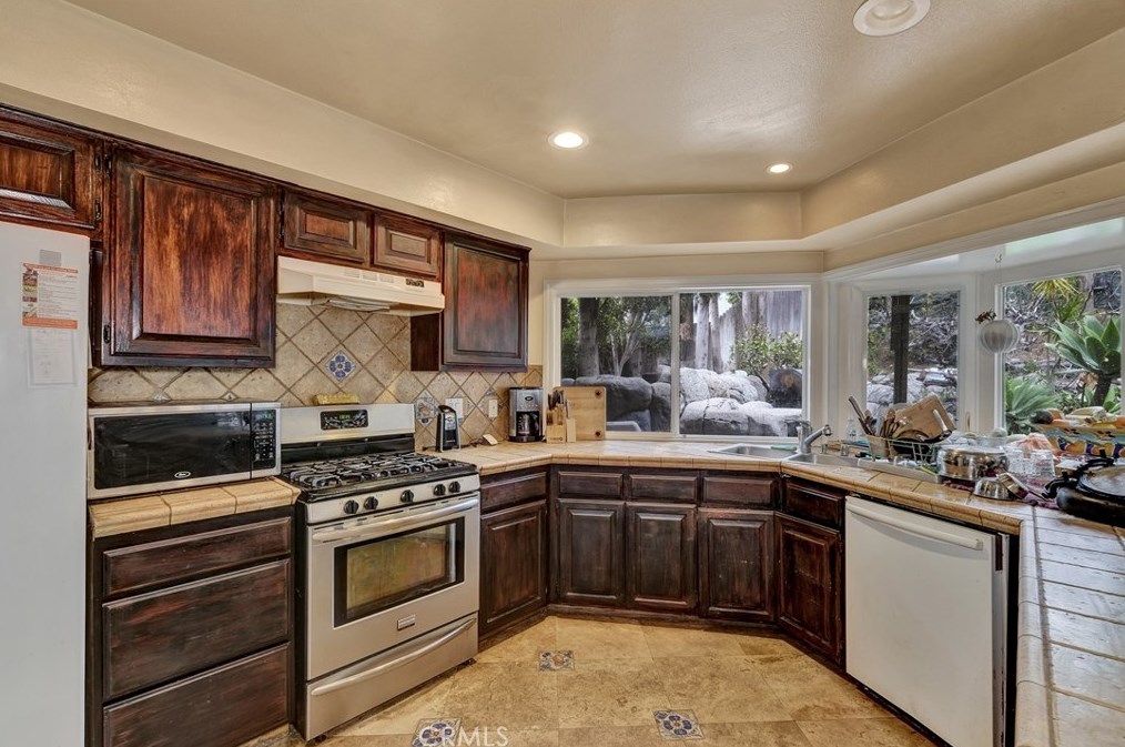 23609 Bower Cascade Pl, Pomona CA 91765-1435 exterior