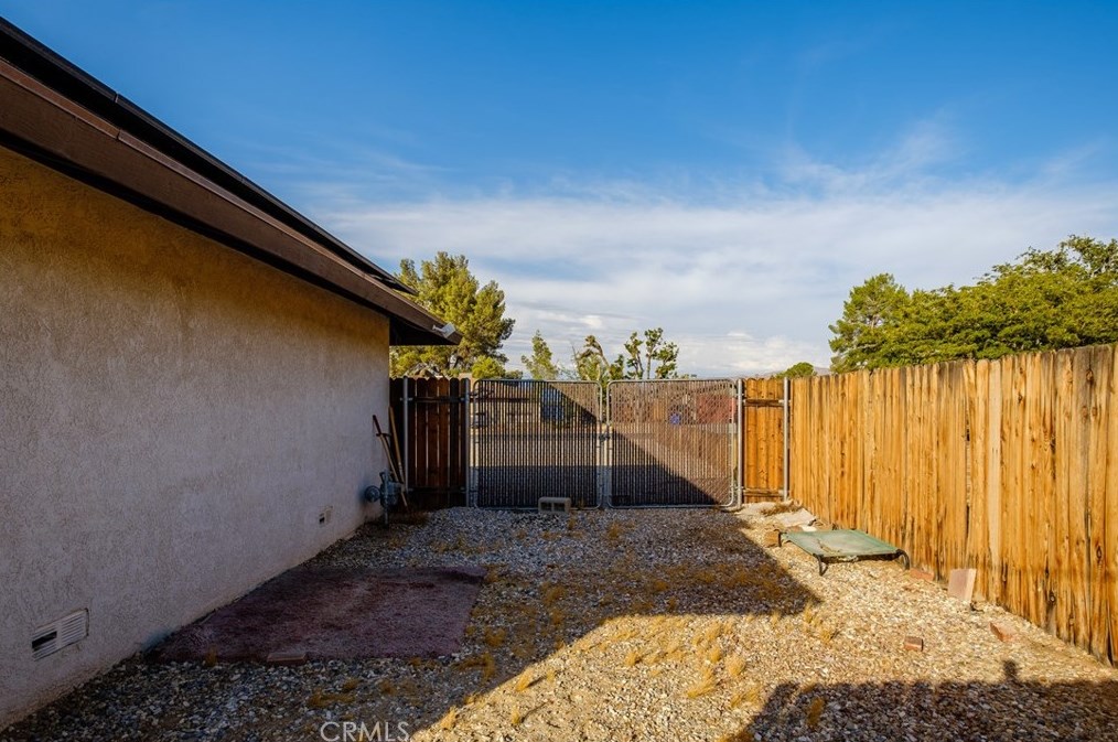 20365 Eyota Rd, Apple Valley CA  92308-6254 exterior