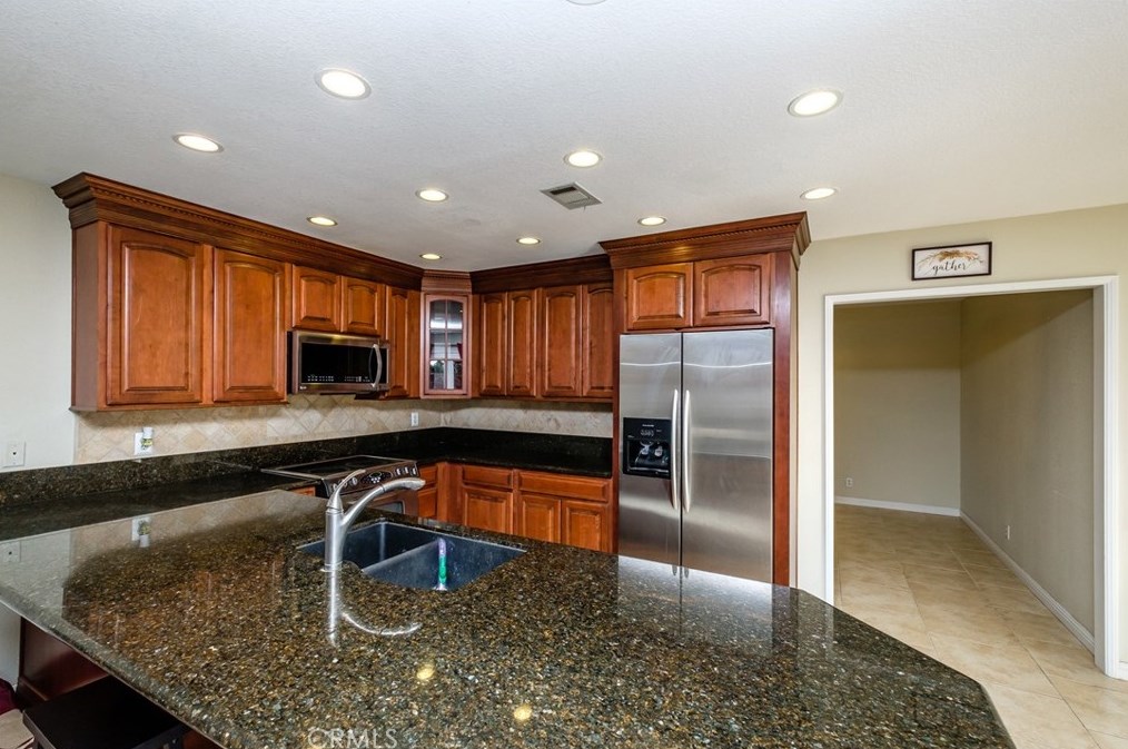 20365 Eyota Rd, Apple Valley CA  92308-6254 exterior