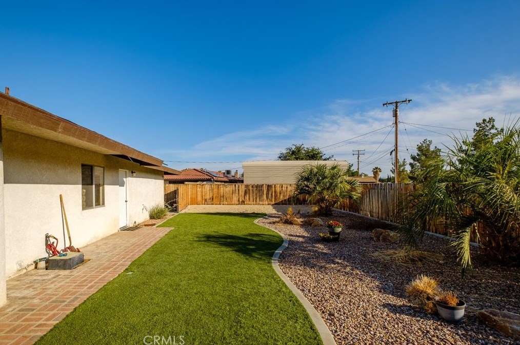 20365 Eyota Rd, Apple Valley CA  92308-6254 exterior