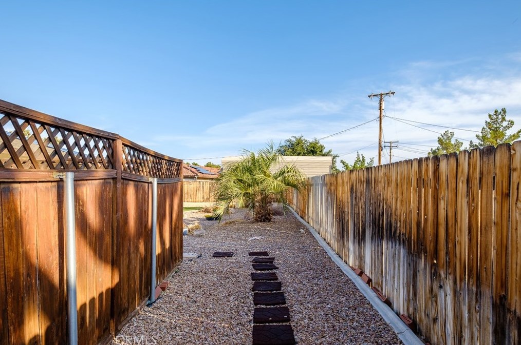 20365 Eyota Rd, Apple Valley CA  92308-6254 exterior