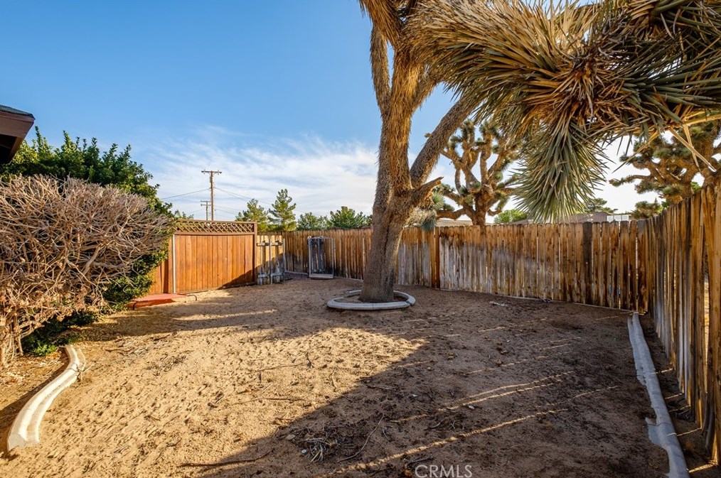 20365 Eyota Rd, Apple Valley CA  92308-6254 exterior