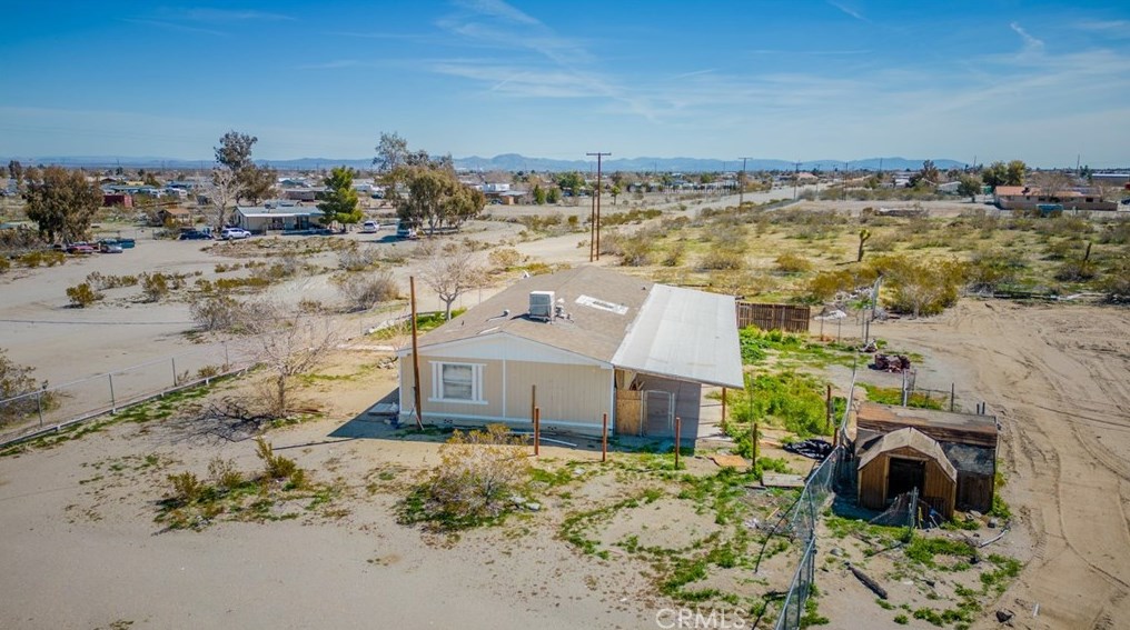 4575 Dos Palmas Rd, Phelan CA  92371-9764 exterior