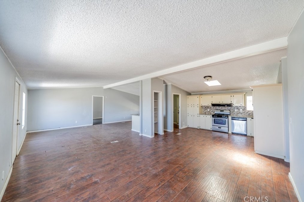 4575 Dos Palmas Rd, Phelan CA  92371-9764 exterior