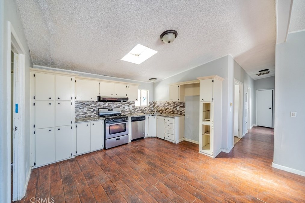 4575 Dos Palmas Rd, Phelan CA  92371-9764 exterior