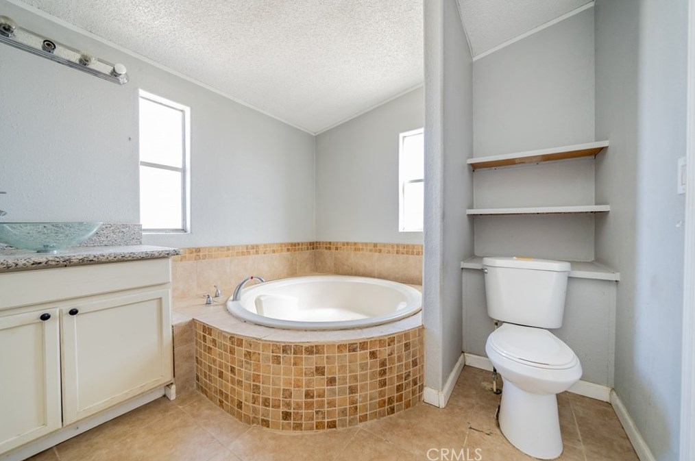 4575 Dos Palmas Rd, Phelan CA  92371-9764 exterior