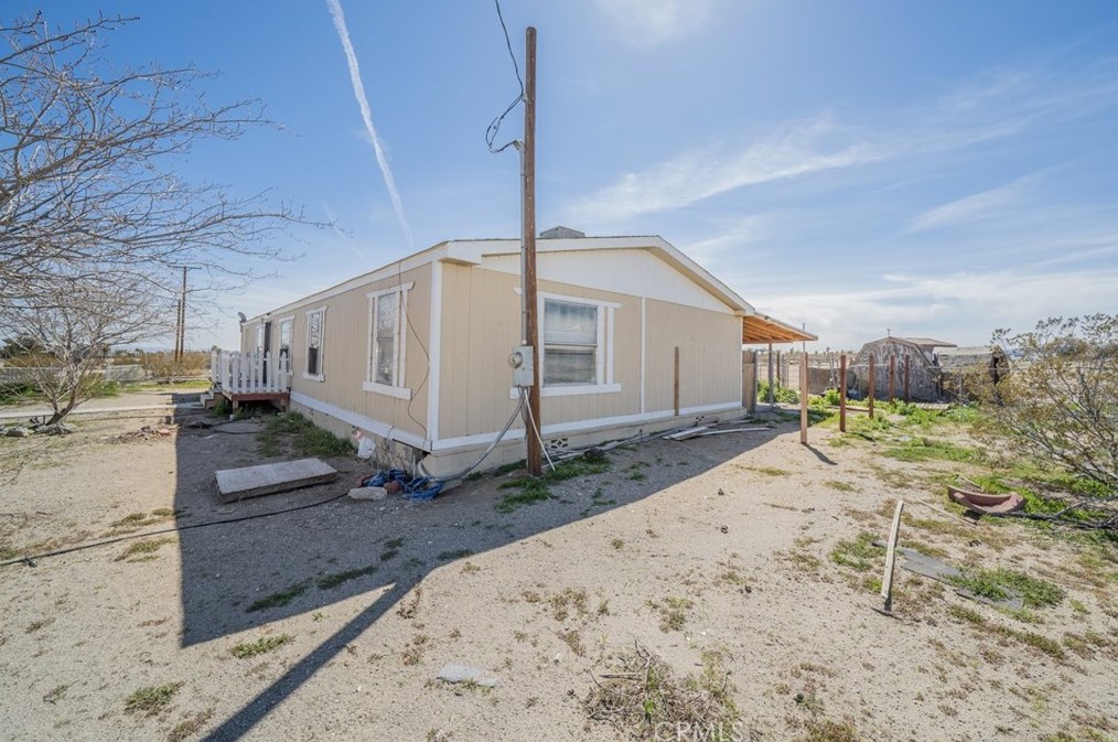 4575 Dos Palmas Rd, Phelan CA  92371-9764 exterior