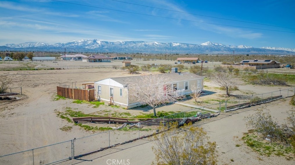 4575 Dos Palmas Rd, Phelan CA  92371-9764 exterior