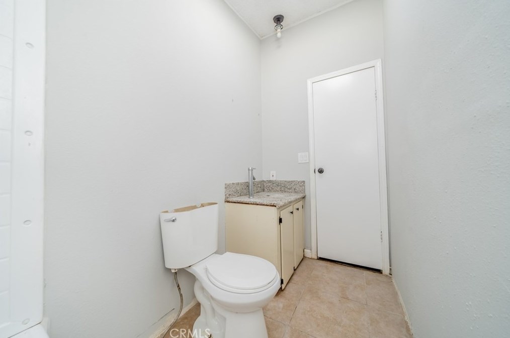 4575 Dos Palmas Rd, Phelan CA  92371-9764 exterior