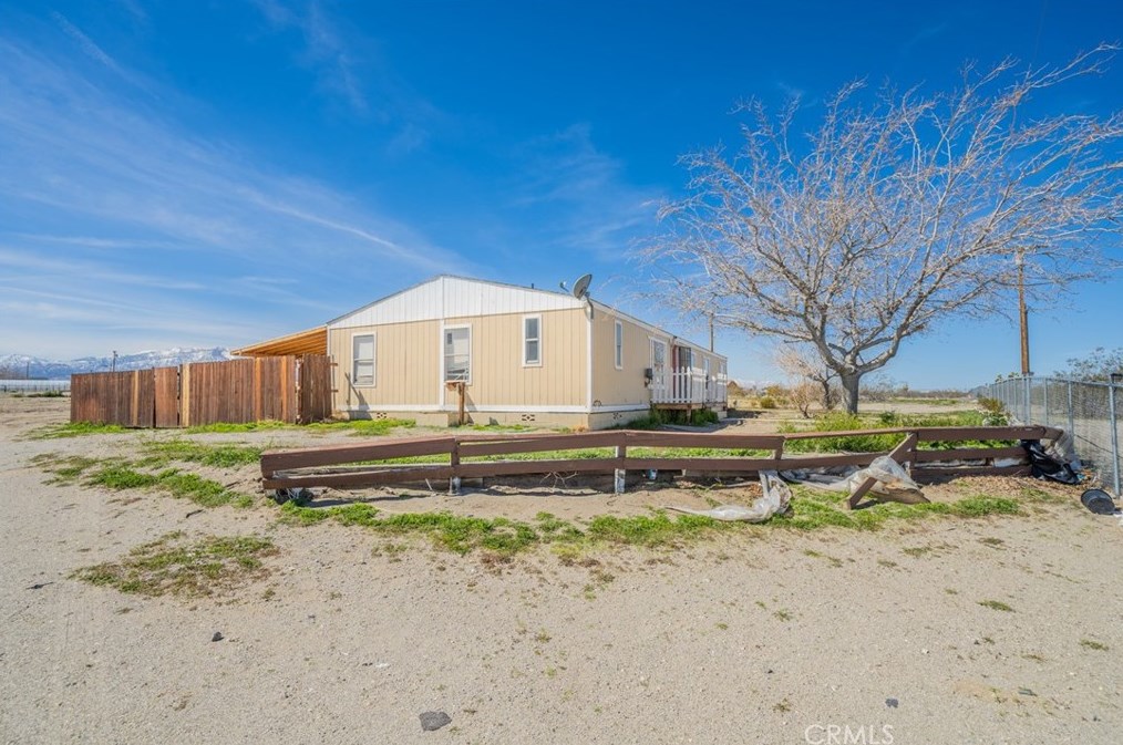 4575 Dos Palmas Rd, Phelan CA  92371-9764 exterior