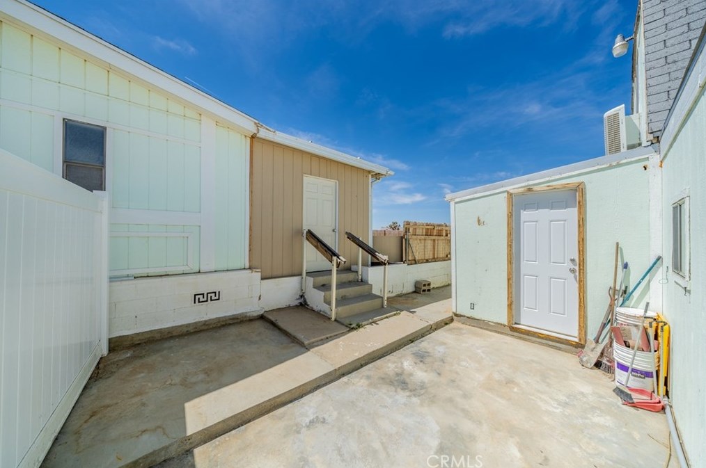 7868 Mesa Rd, Phelan CA  92371-6553 exterior