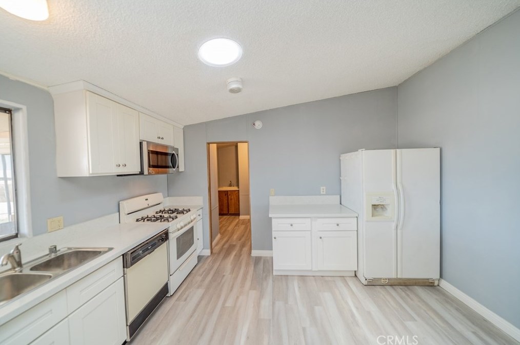 7868 Mesa Rd, Phelan CA  92371-6553 exterior