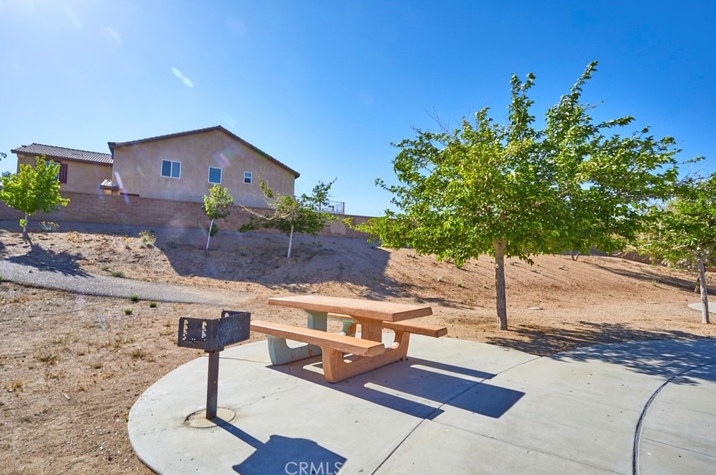 9385 Sapphire Ave, Hesperia CA  92344-4682 exterior