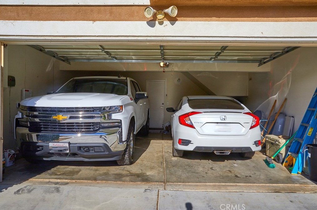 9385 Sapphire Ave, Hesperia CA  92344-4682 exterior