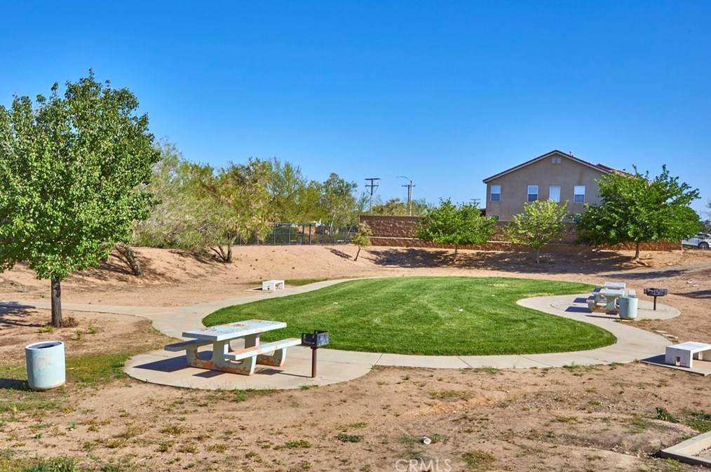 9385 Sapphire Ave, Hesperia CA  92344-4682 exterior